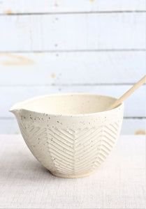 Pouring Bowl - Medium-chevrons-  white speckled  NEW