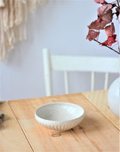 Load image into Gallery viewer, Small poke bowl - white - fluting
